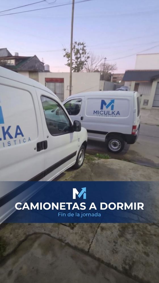 Camioneta de Miculka Logística estacionada al final de la jornada