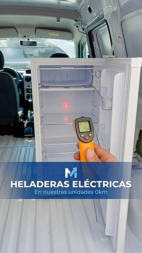 Control de temperatura con termómetro infrarrojo en una heladera eléctrica de la flota